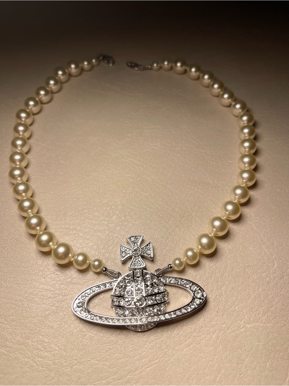 Vivienne Westwood Orb-motif pearl necklace - Picture 5 of 5